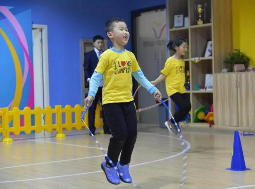 男孩身高能长到几岁？过来人经验：这个年龄没到160，今后长不高