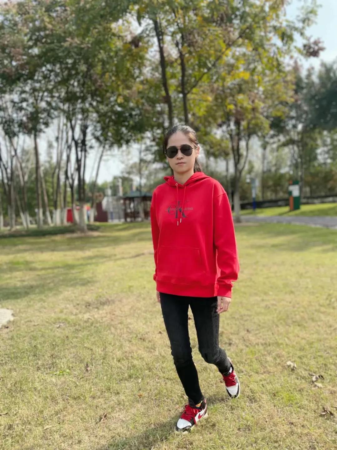 卫衣才是最好的单品,卫衣已过时赫本风