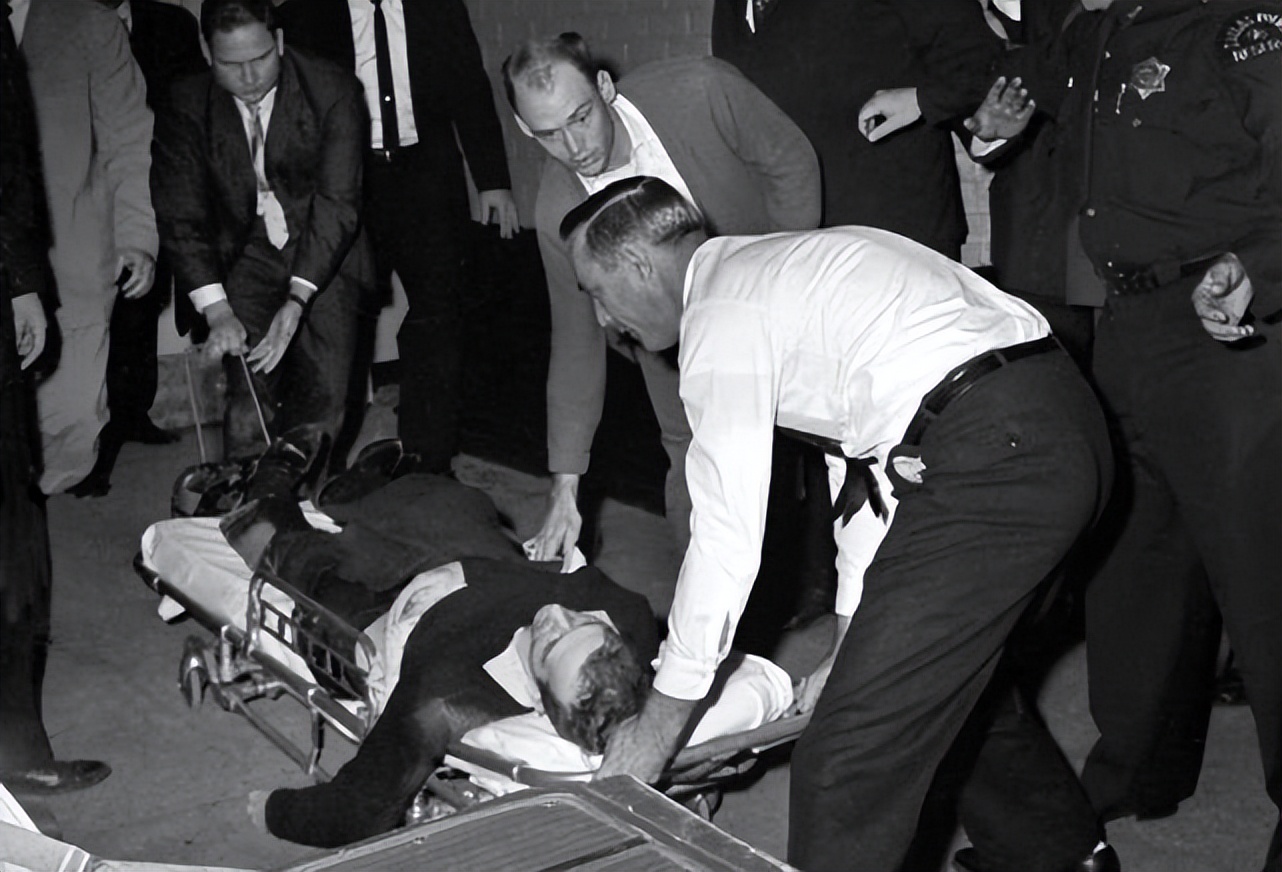 肯尼迪总统被*杀暗**后39岁的妻子为什么会改嫁给62岁的希腊富翁