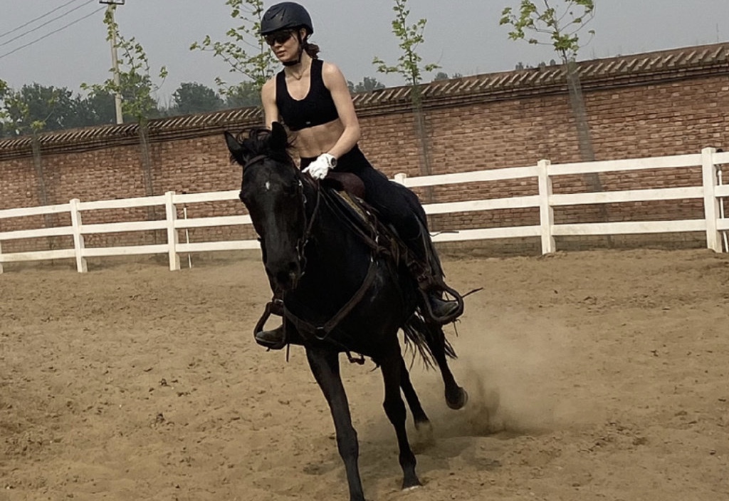 谷爱凌被网友评价身材,谷爱凌露腹肌