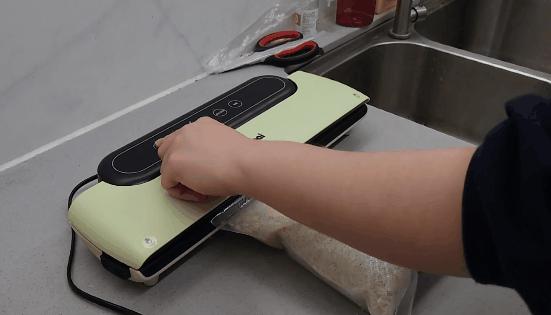 真空封口机全自动和按压的哪种好,真空封口机怎样才是正确操作