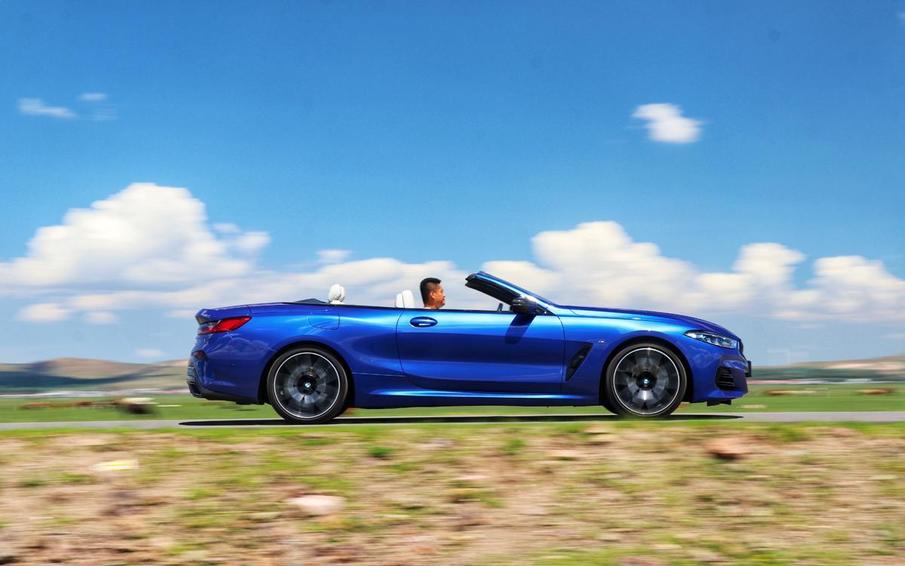 宝马840i软顶敞篷试驾,宝马840i敞篷驾驶感受