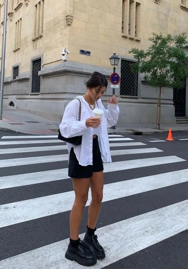 夏天穿黑色还是白色衣服好看,夏天来了穿白色好看还是黑色好看