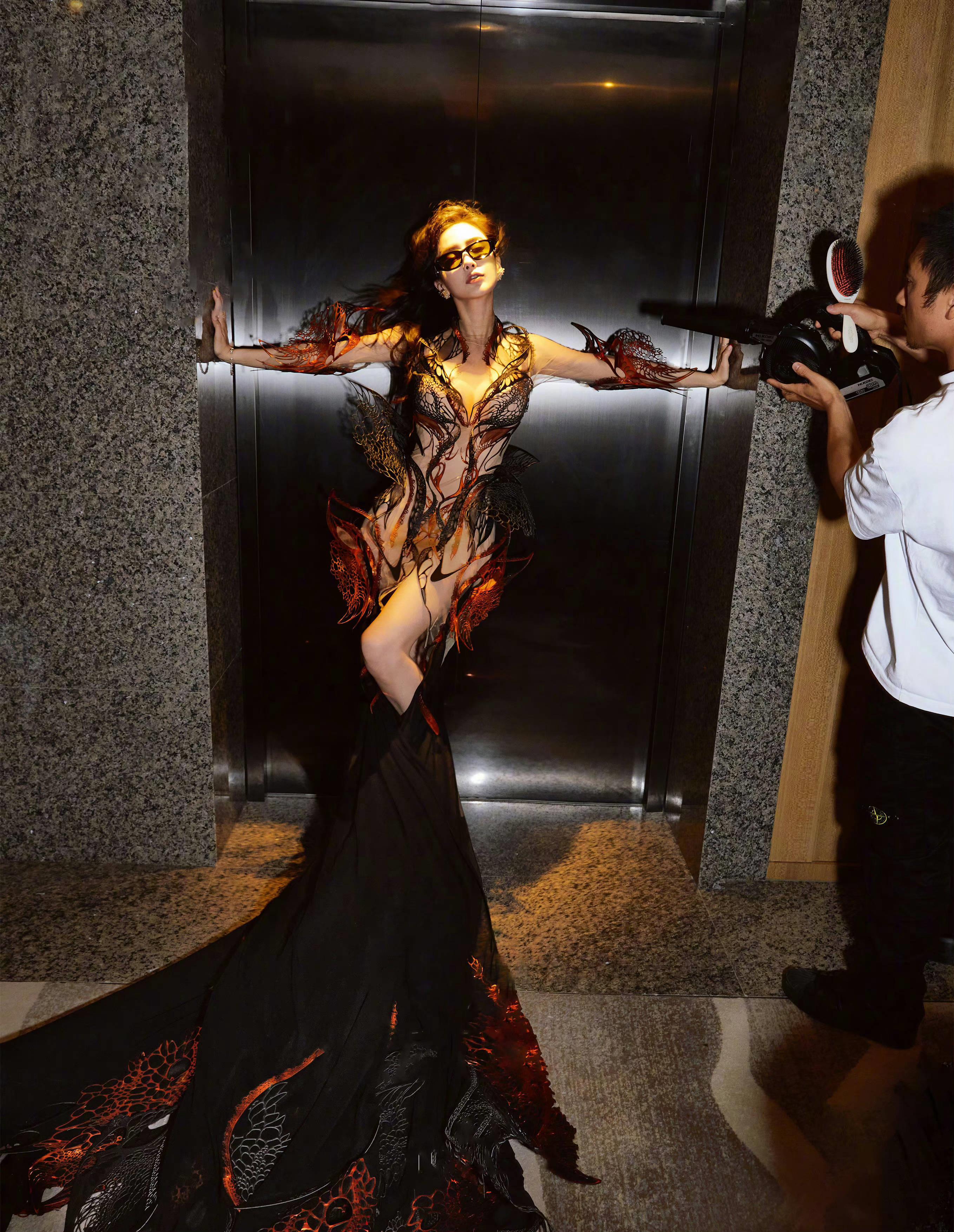 热巴露肩露腰,热巴为什么不露细腰