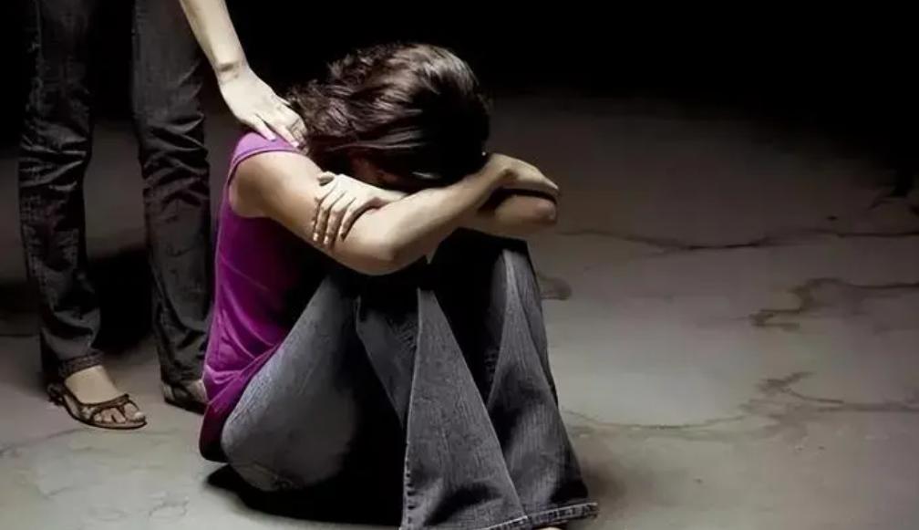 70岁老汉砍死村霸，将手脚筋全部挑掉，老汉：他*辱侮**我儿媳妇！