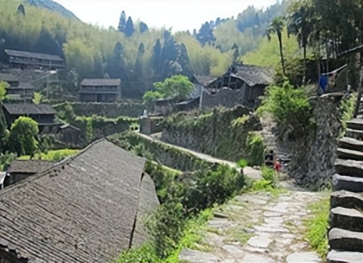 胶东海草房简介,胶东原始的海草房