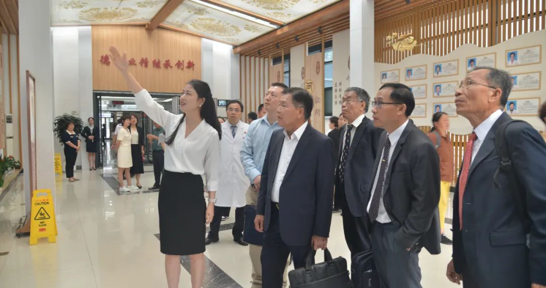 老挝国家代表团在云南,老挝人来中国医院