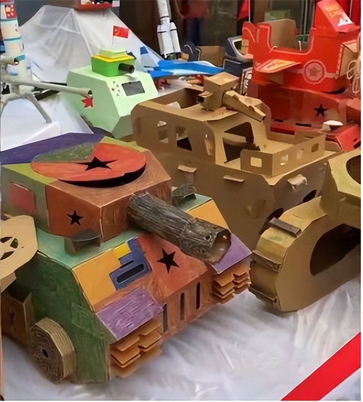 国庆飞机立体手工作品幼儿园,国庆飞机的手工作品幼儿园