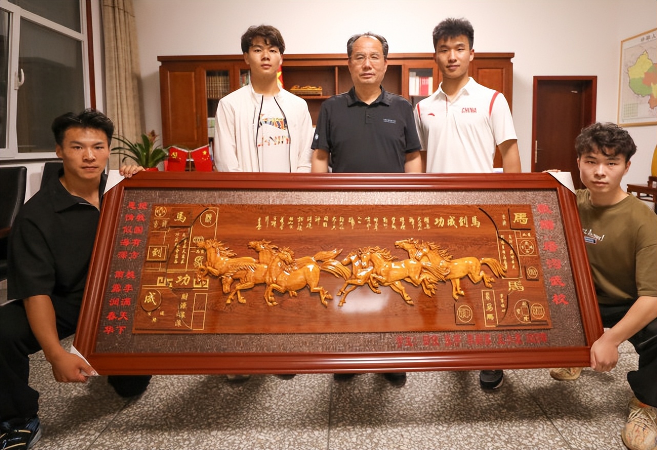 十年磨一剑几年级学的,塔沟武校最厉害的队伍是哪个