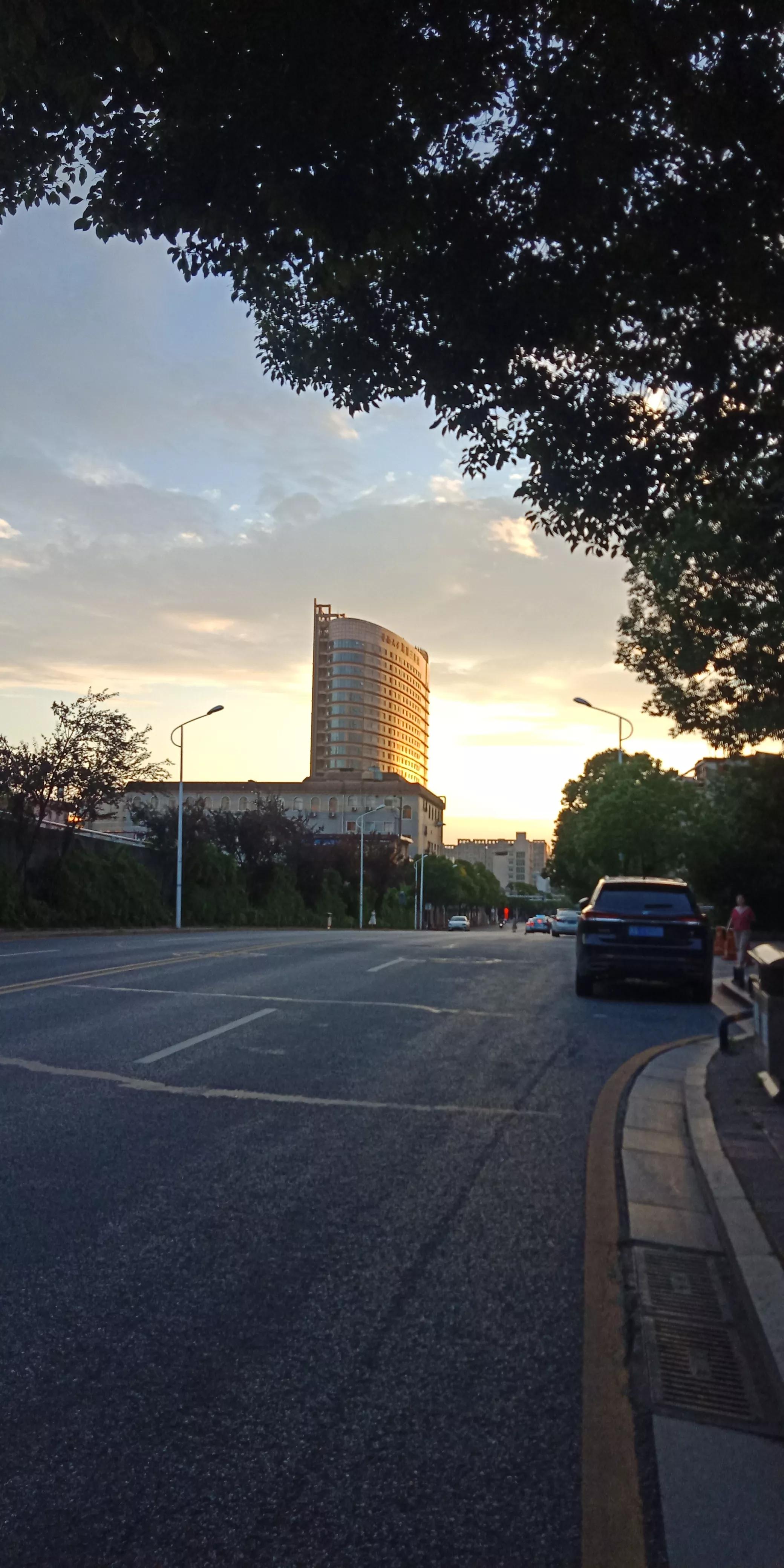 雄伟壮观的，湖南省长沙市中南大学湘雅三医院的外科大楼