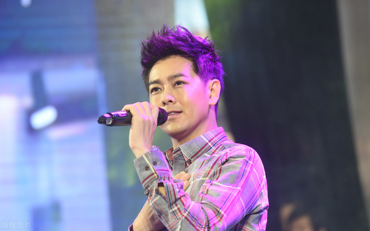 十七岁成为赛车手,不老男神林志颖为什么会开特斯拉