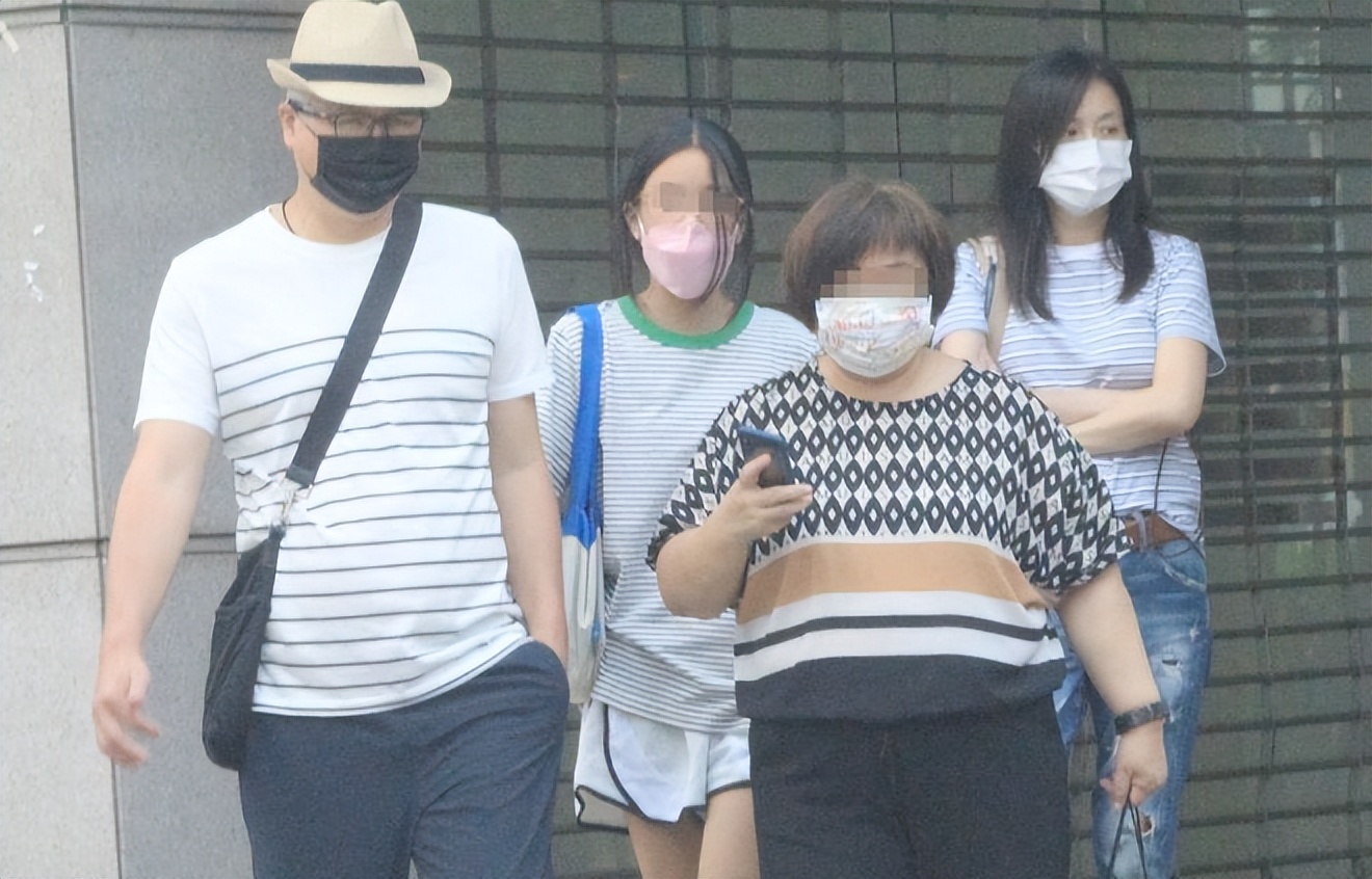 张庭林瑞阳带儿女去做公益视频,张庭林瑞阳夫妇最新消息官方