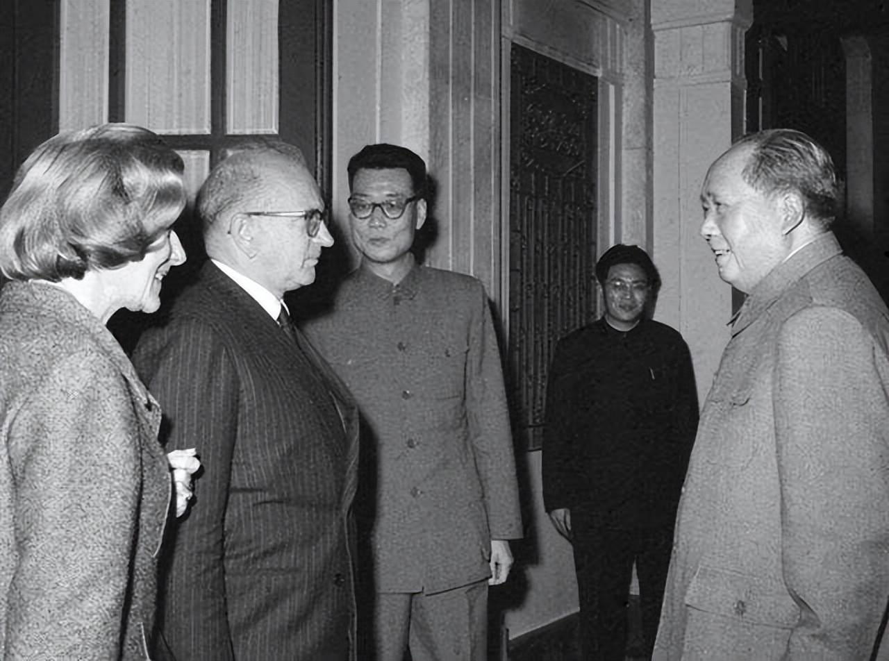 花千亿买飞机，弹《流水》觅知音：同法国建交，我们收获了什么？