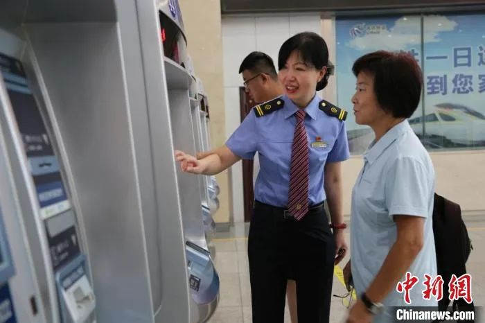 太原至忻州、太原南至西安...太原南站李静导购台:大西高铁开通9年间,让‘说走就走’的旅行更加便捷舒心!