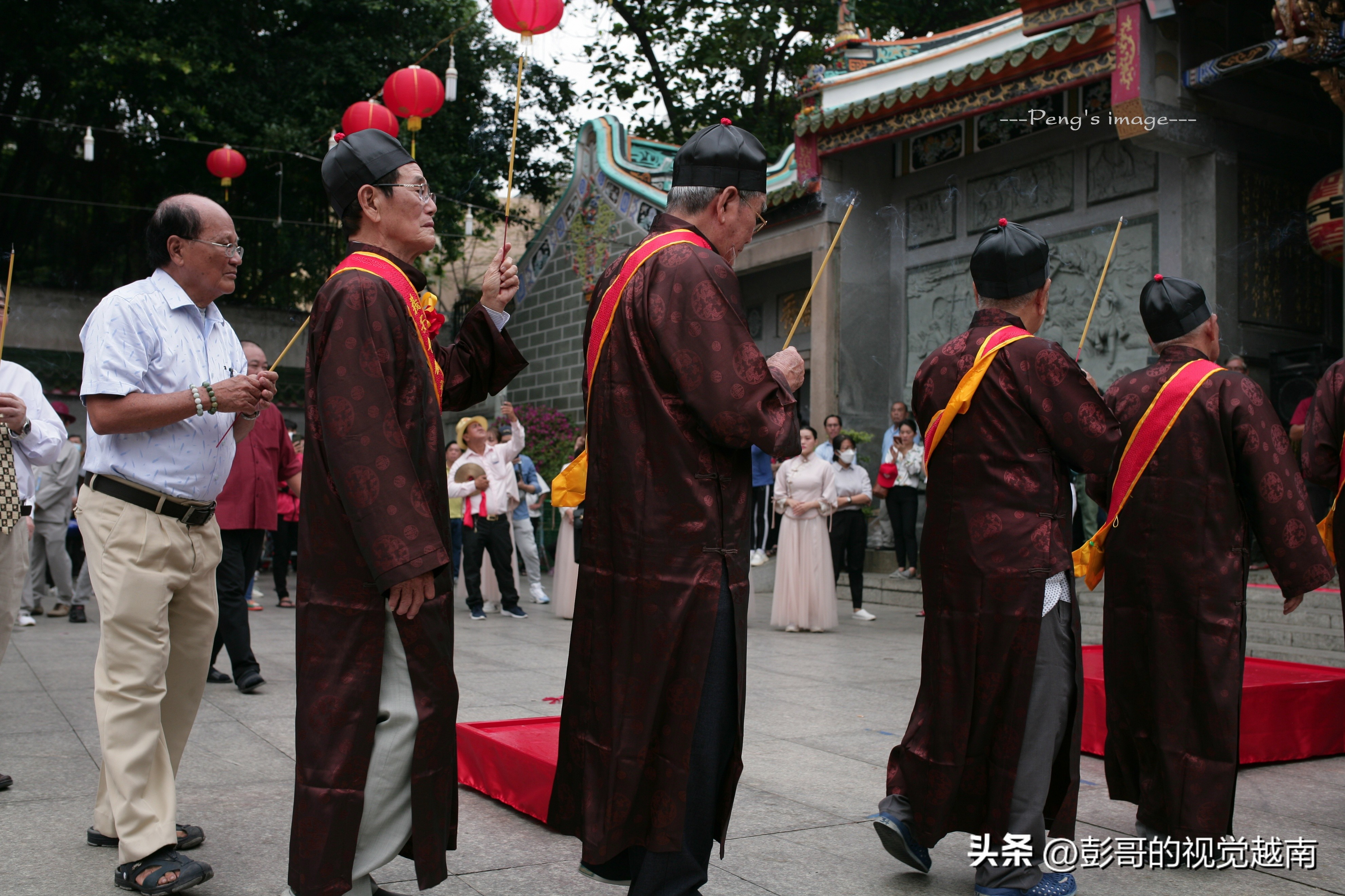 越南西貢華人的【恭請關聖帝君聖駕出遊】活動。