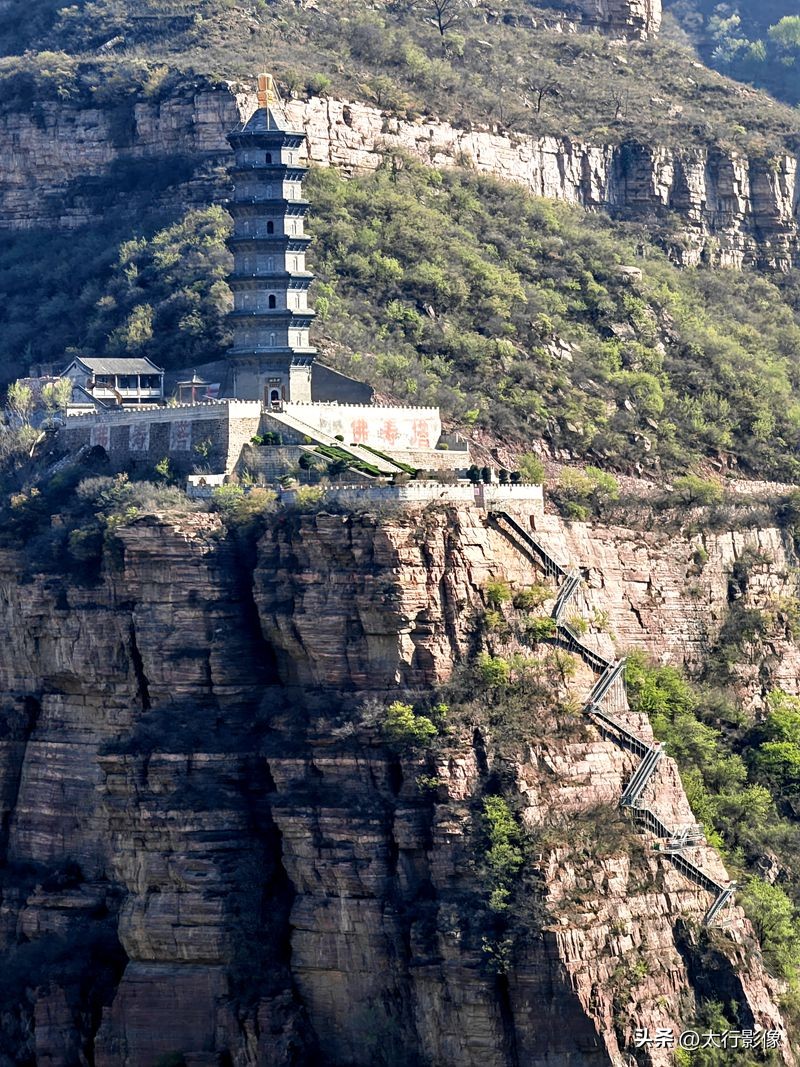 山西太行山大峡谷风景区拍照打卡,南岭太行山