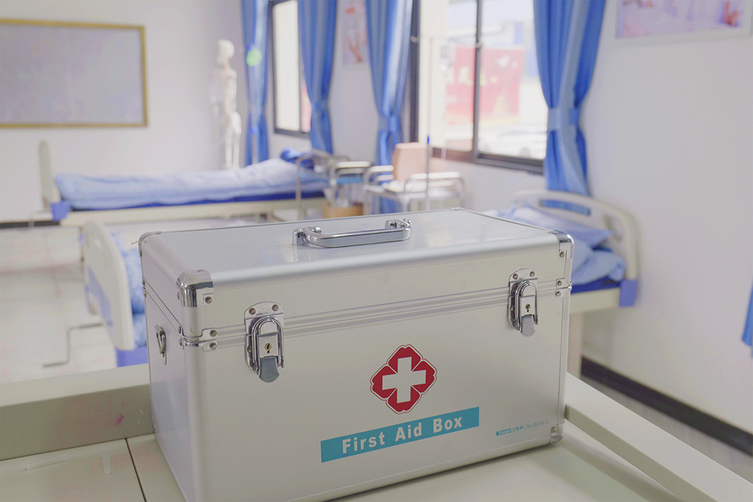 院校共建，绵阳灵通学校与多家医院签订共建实习基地协议