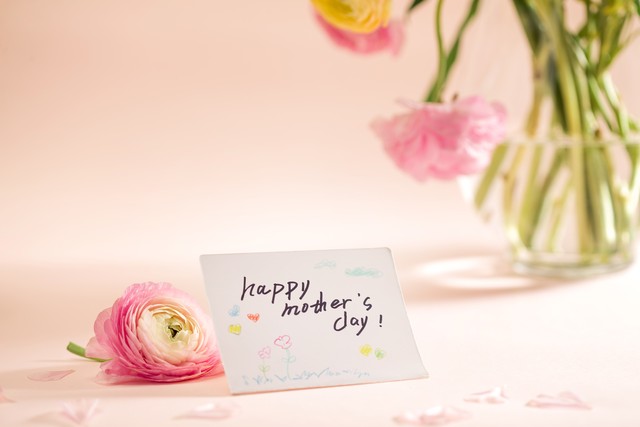 母亲节：邻居嘲笑我没有女儿陪伴，没想到我揭开她的秘密。