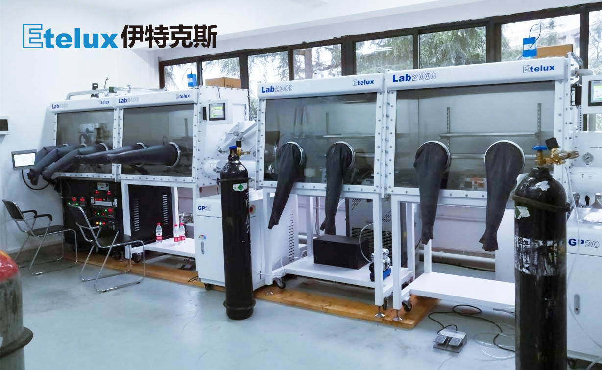 真空镀膜机小设备,真空镀膜机的操作其实并不困难