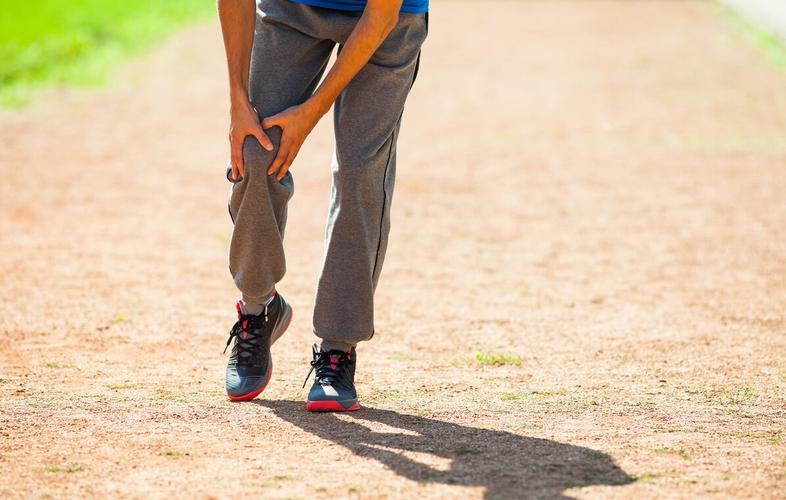 膝盖走路的时候会软一下,走路时膝盖突然闪痛并软了一下