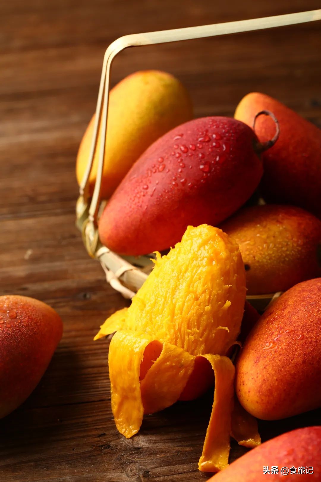 海南贵妃芒树上自然熟,海南三亚树上熟得贵妃芒