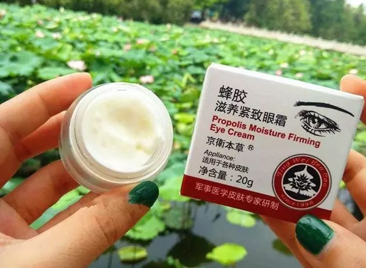 补水保湿效果最好的眼霜,推荐几款适合女生用的抗皱眼霜
