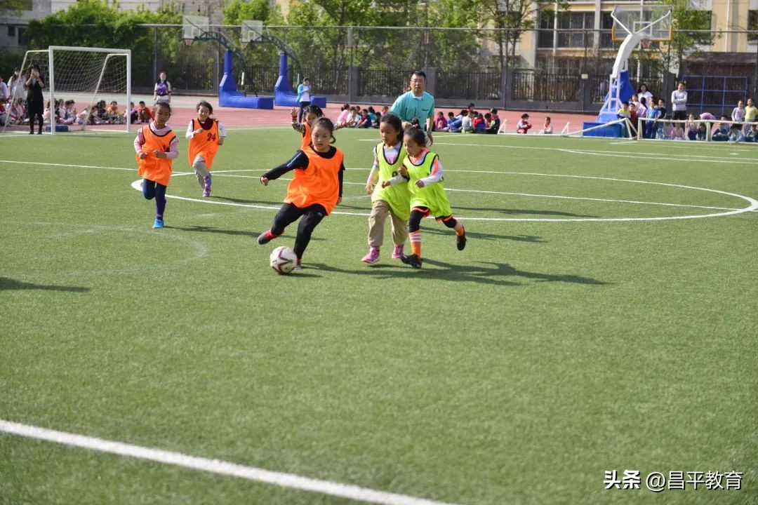 校园足球比赛世界杯,校园足球联赛氛围