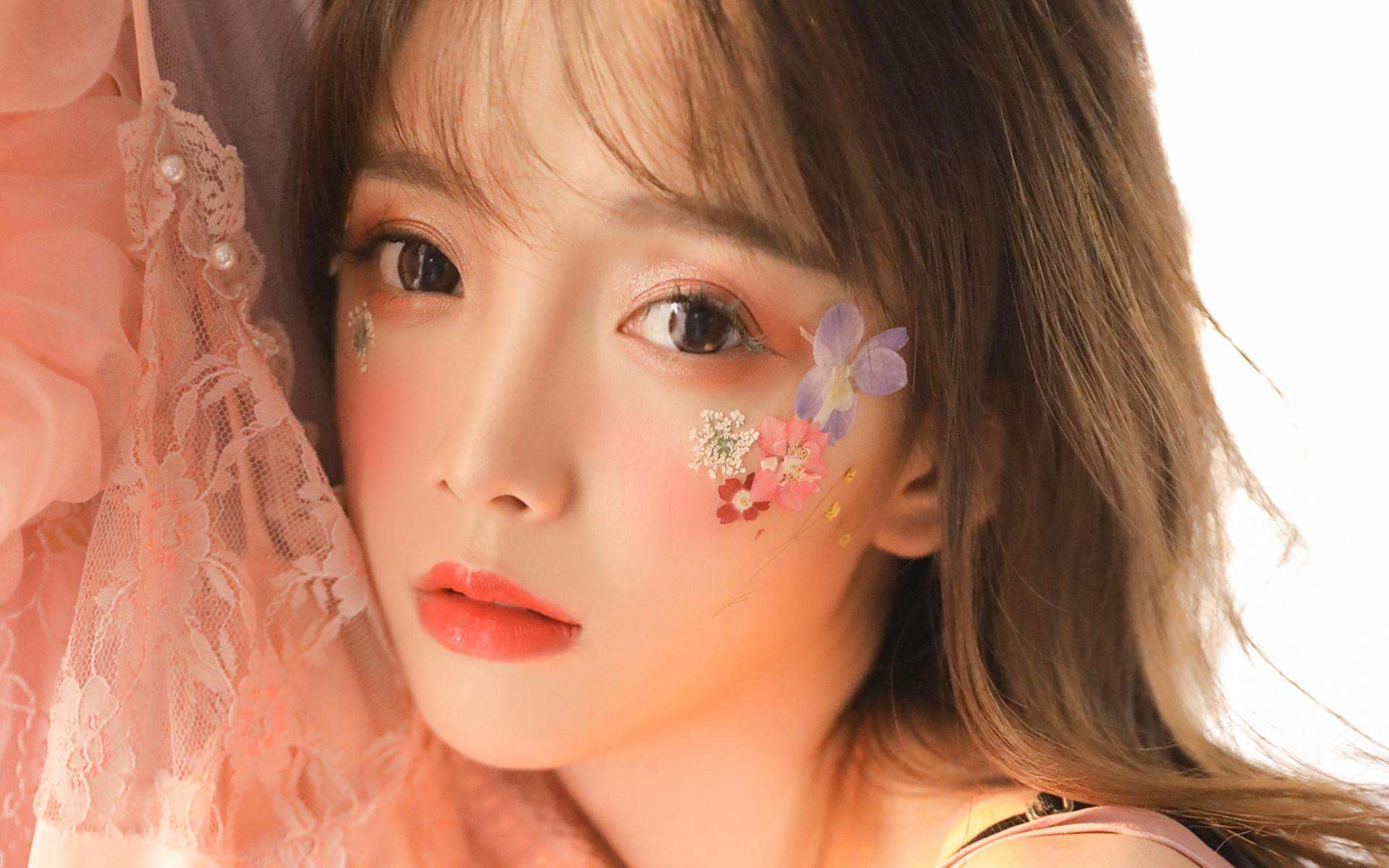 怎样淡化唇纹润唇,8种减少唇纹美白润唇的小技巧