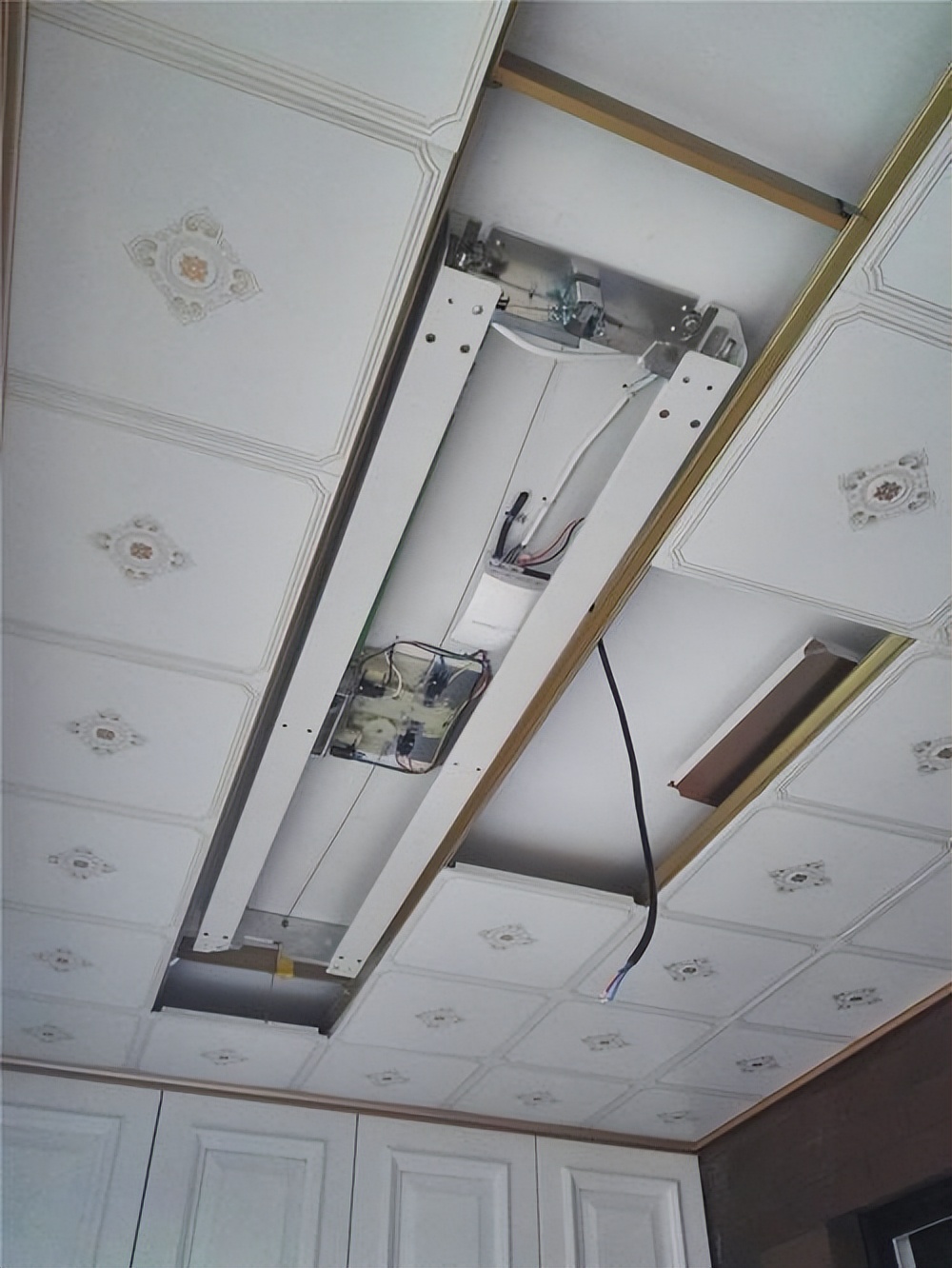 阳台吊顶还能装升降晾衣架吗,阳台吊顶可以安装升降晾衣架吗