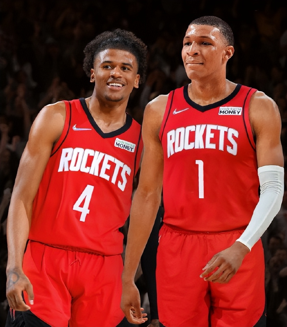 约基奇新赛季火箭队,约基奇27岁成为中锋历史三双王