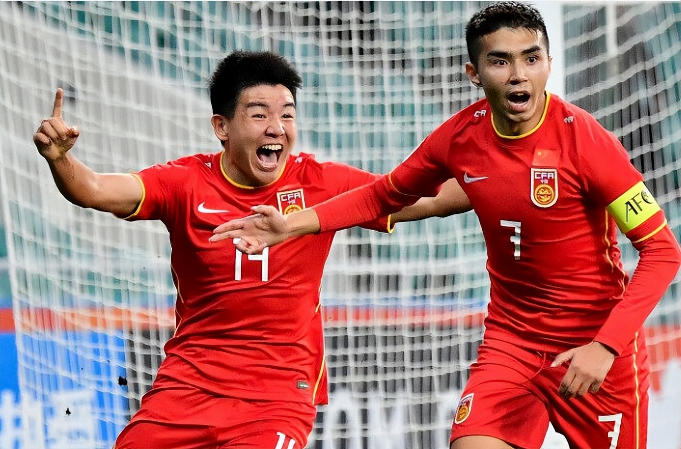 中国男足迎来七大归化球员,恭喜中国男足