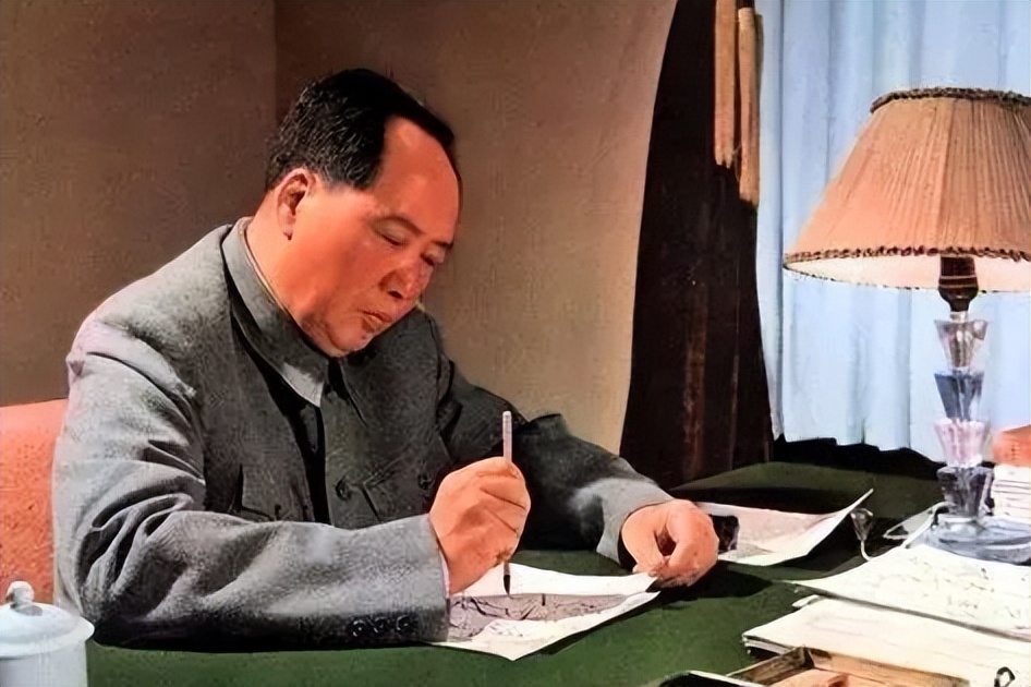 李白首创一个词牌，极为难写，佳作很少，毛*东泽**却写成千古名作