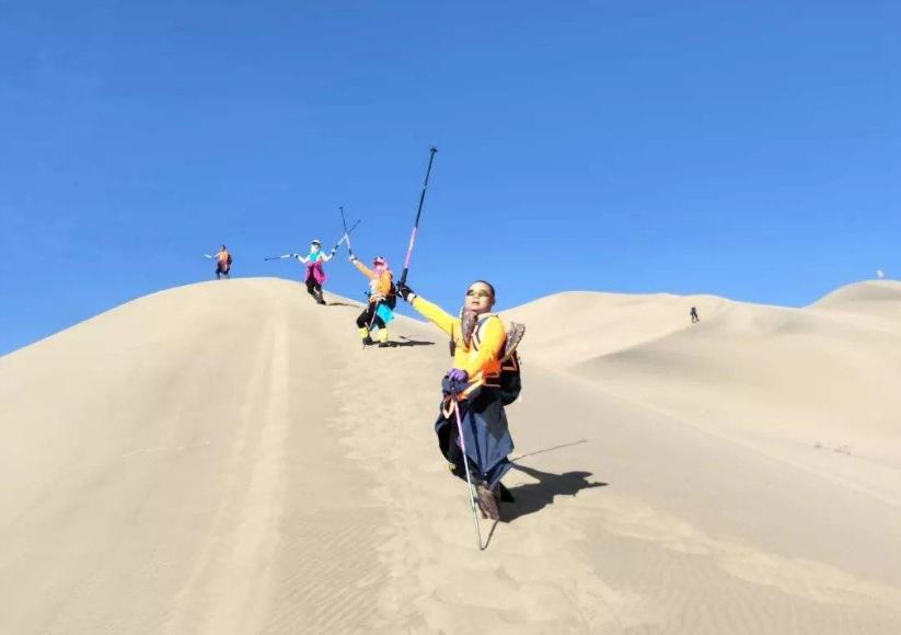 iphone14可以连别的牌子蓝牙耳机,iphone14可以连接几个蓝牙设备