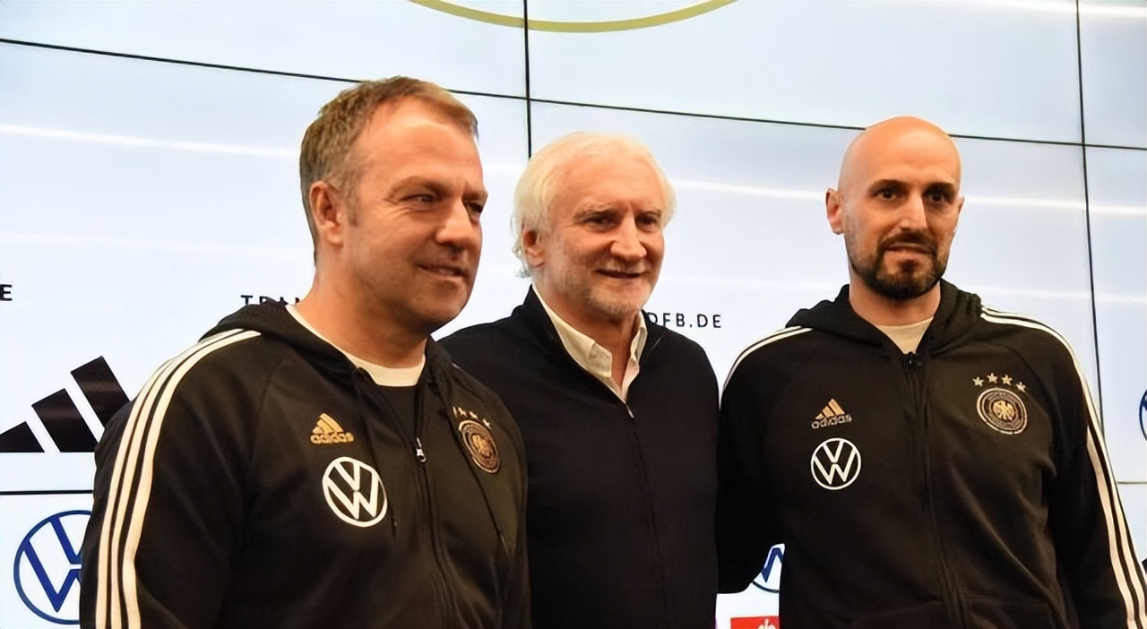 弗利克将试验三中卫体系，穆科科回U21队踢欧青赛