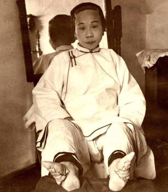 三寸金莲的悲惨生活,三寸金莲事件