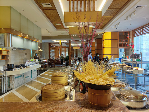 飞雪迎春山花烂漫,飞雪迎春绽玉蕊