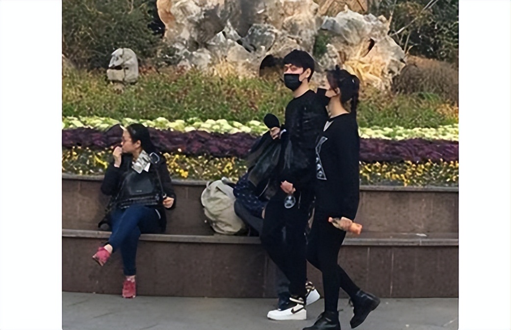 星爷独宠林允：模仿倪妮傍上冯绍峰，背刺周洁琼勇敢索吻王大陆