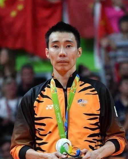 李宗伟最终因鼻癌挥泪宣布退役,李宗伟伤感解说