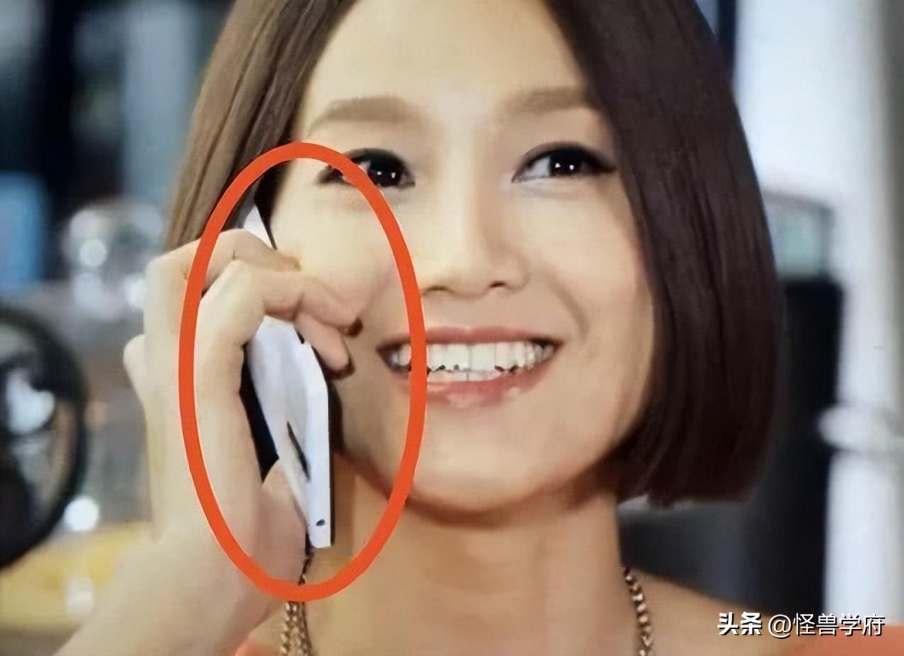 输血管跟电线杆都还能忍，但那个玩手机的，真拿观众当傻子不成？