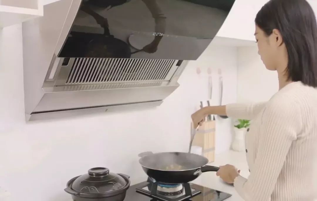 油烟机侧吸好还是顶吸好该怎么选,油烟机是选择侧吸好还是顶吸好