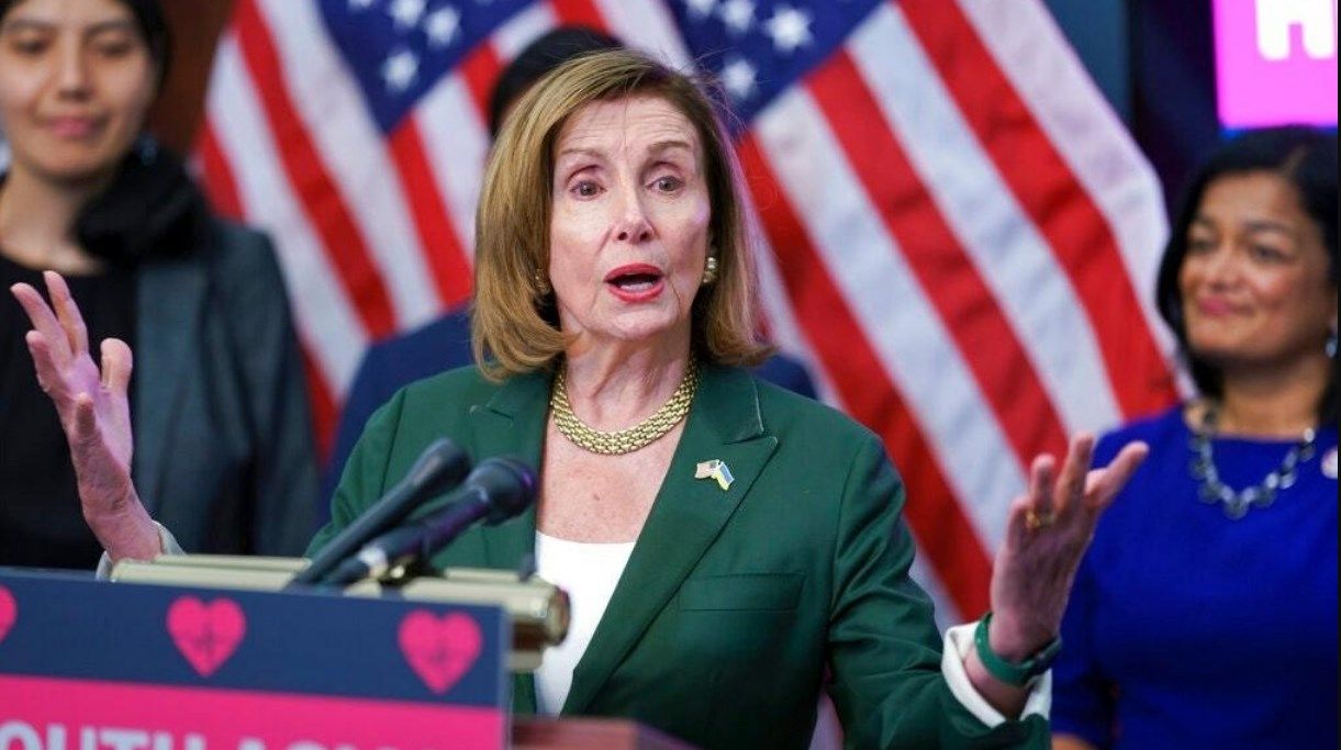 佩洛西乘专机起飞，解放军第80集团军：备战，南海开启实战训练