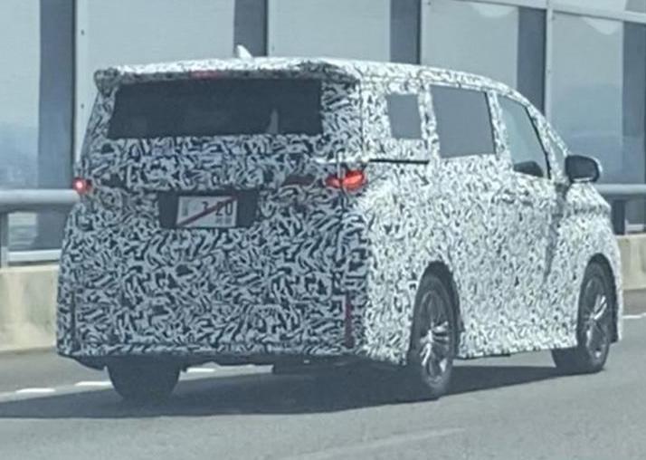 新款埃尔法2024款四座预定价格,新款埃尔法高配和低配第三排