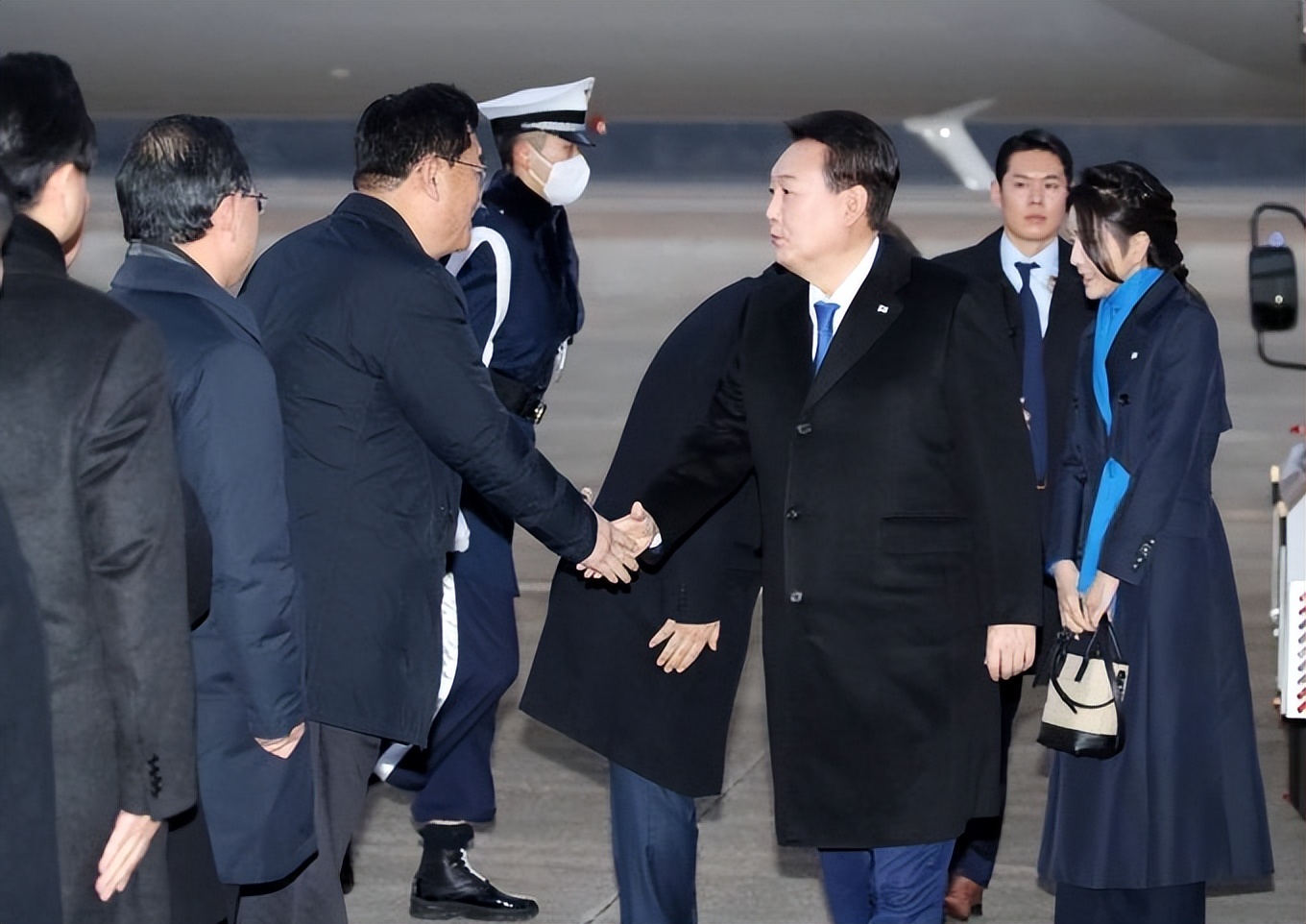 韩第一夫人穿军装,韩第一夫人着装