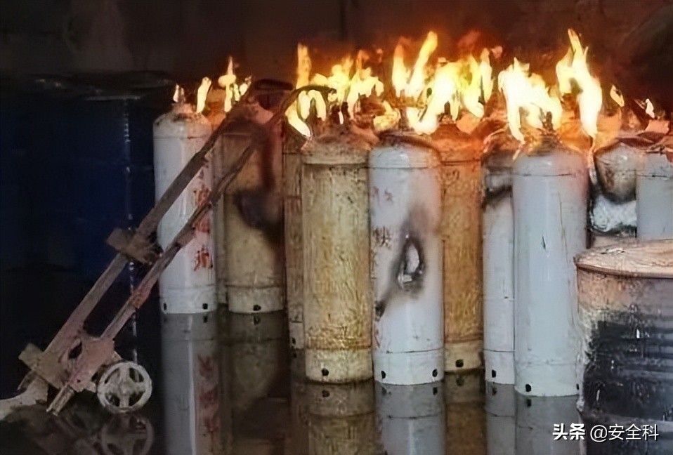 乙炔瓶与氧气瓶的安全距离,乙炔和氧气瓶安全距离是多少