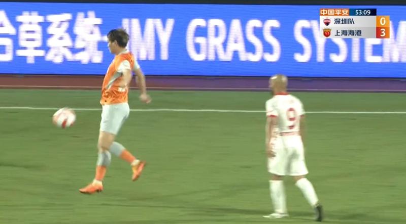 上港武磊中超100球现场,上港外援踢球视频