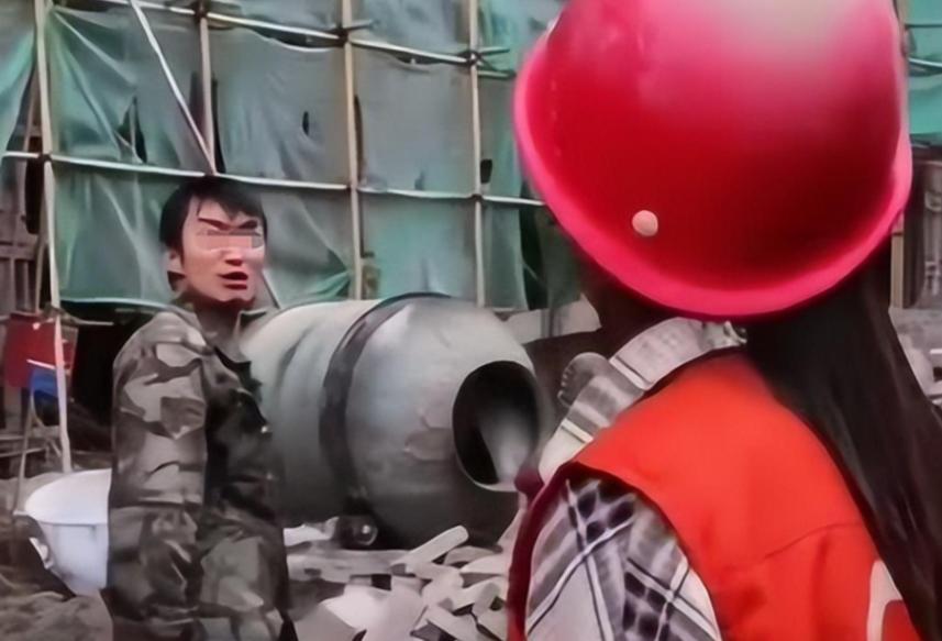 某地女子工地干活撞见男子撒尿，日思夜想成病，竟报警让对方负责