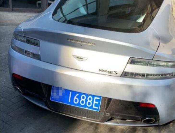 一女子摇到车牌号为什么放弃,女子车牌摇到5连号最后怎么处理