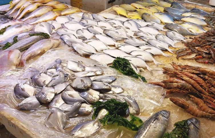 月入10万，在香港41岁靓妈每天剖鱼高达1800条，动力来自两个女儿