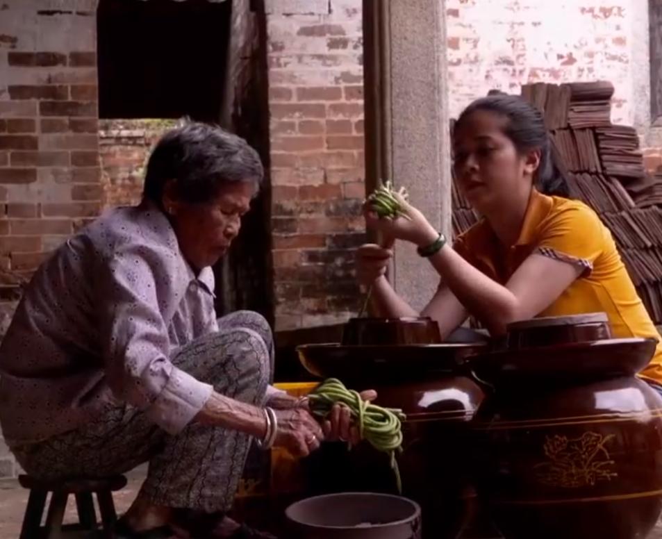 2017年，广东美女创业制作腌豆角，一年卖出3000万，产品远销海外