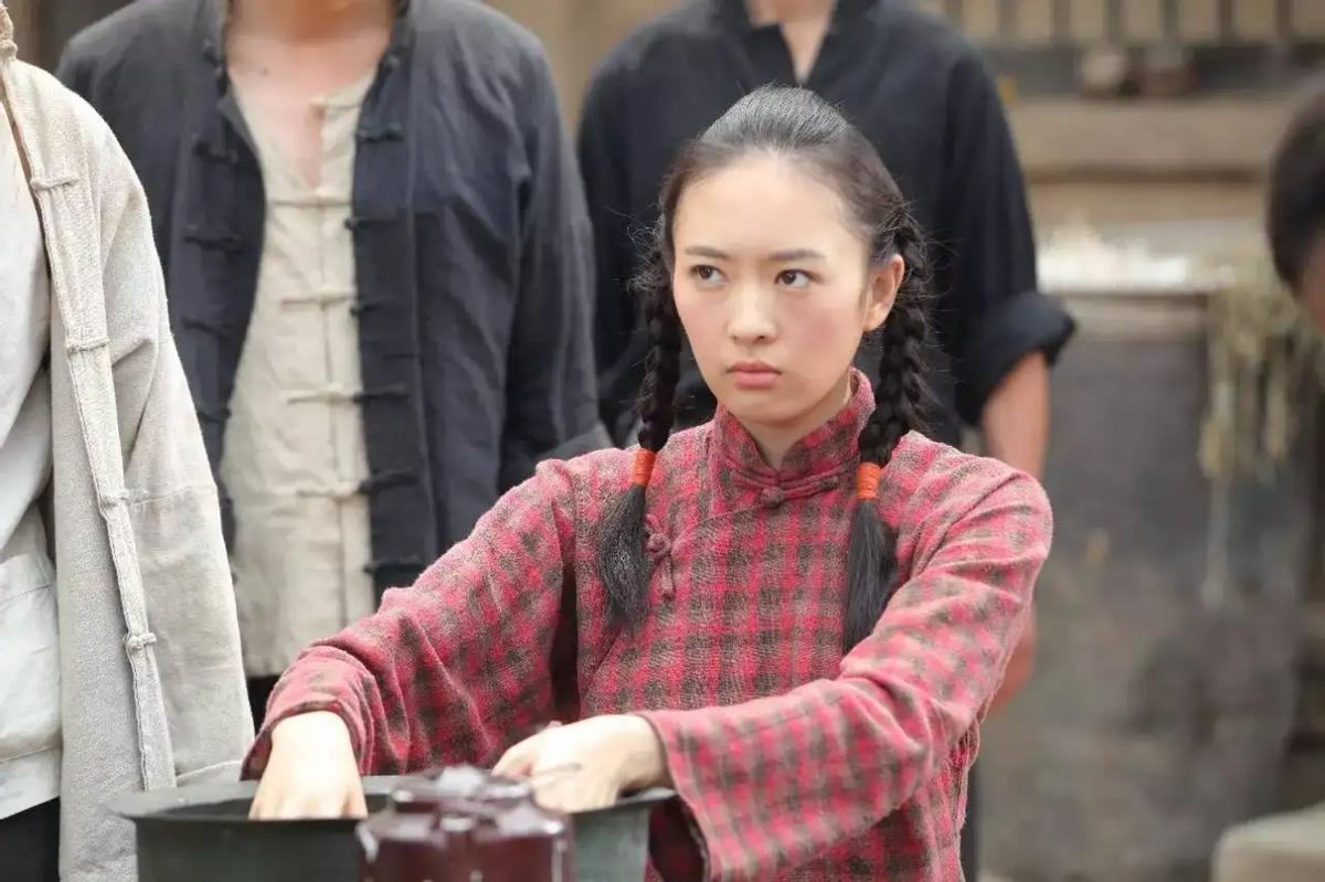 “小章子怡”童瑶的成长史，和她与张国立父子的恩怨情仇